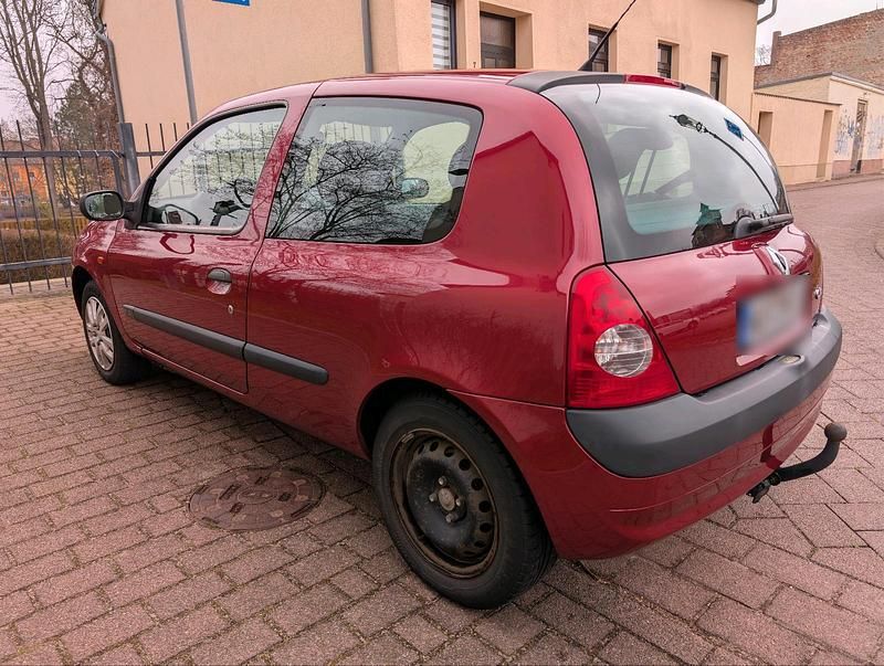 Gebraucht Renault Clio II 58 PS (42 kW) 2002 Rot Kleinwagen