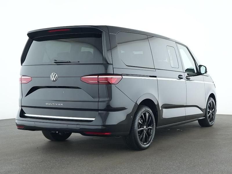Gebraucht VW Multivan Style 150 PS (110 kW) 2024 Deep black perleffekt Van
