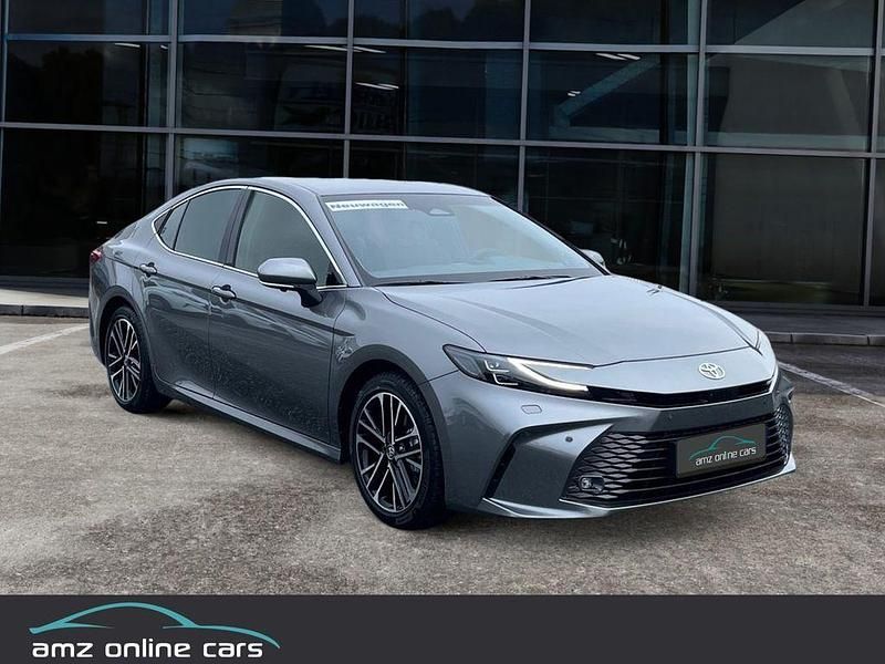 Neu Toyota Camry Executive 218 PS (160 kW) 2025 Precious metal met Limousine