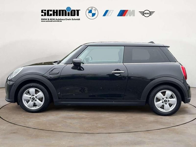 Gebraucht Mini Cooper Essential 136 PS (100 kW) 2024 Midnight black metallic Kleinwagen