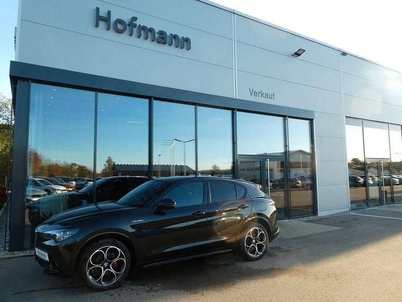 Schwarz (colore esterno) Gebraucht 2024 Alfa Romeo Stelvio Veloce SUV | 35.950 € (Guter Preis) - Bild 1/4