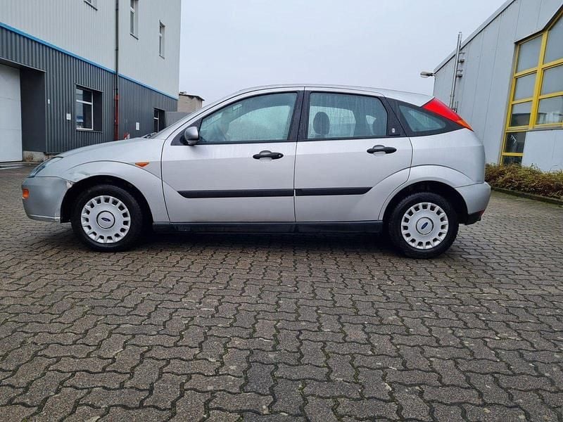 Usata Ford Focus 101 CV (74 kW) 2001 Argento Berlina