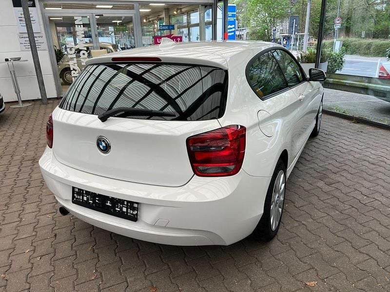 Gebraucht BMW 114 102 PS (75 kW) 2014 Weiß Kleinwagen