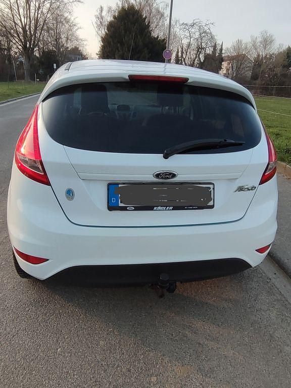 Gebraucht Ford Fiesta Viva 82 PS (60 kW) 2011 Weiß Kleinwagen