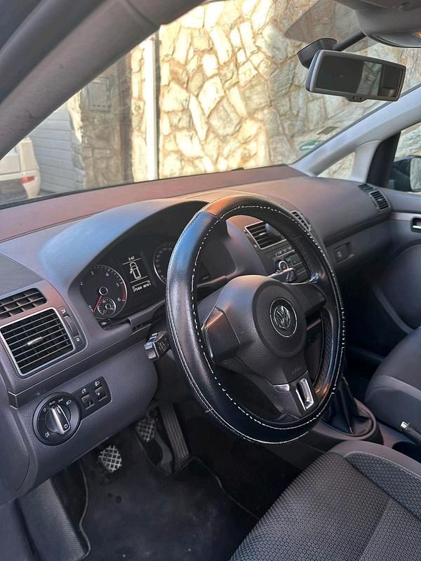 Gebraucht VW Touran 105 PS (77 kW) 2012 Schwarz Van / Kleinbus