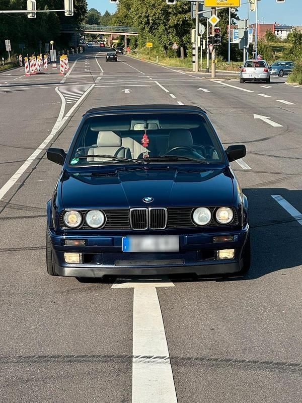 Blau Gebraucht 1992 BMW 318 Cabriolet Cabrio | 9.500 € - Bild 1/4