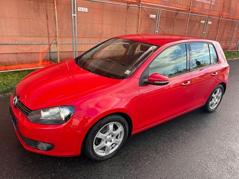 Rot Gebraucht 2009 VW Golf VI Comfortline Limousine | 3.750 € (Etwas zu teuer) - Bild 1/4