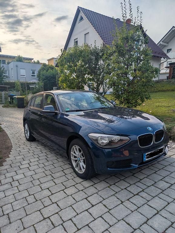 Blau Gebraucht 2014 BMW 116 Kleinwagen | 8.250 € (Guter Preis) - Bild 1/4