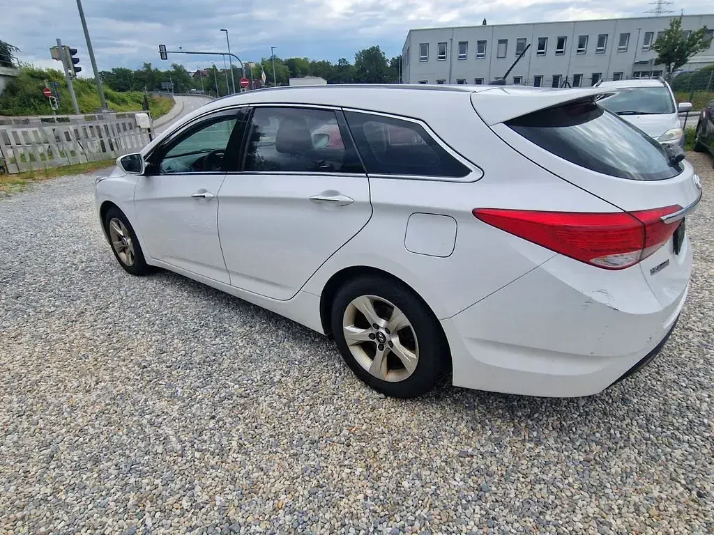 Gebraucht Hyundai i40 Edition 136 PS (100 kW) 2013 Weiß Kombi