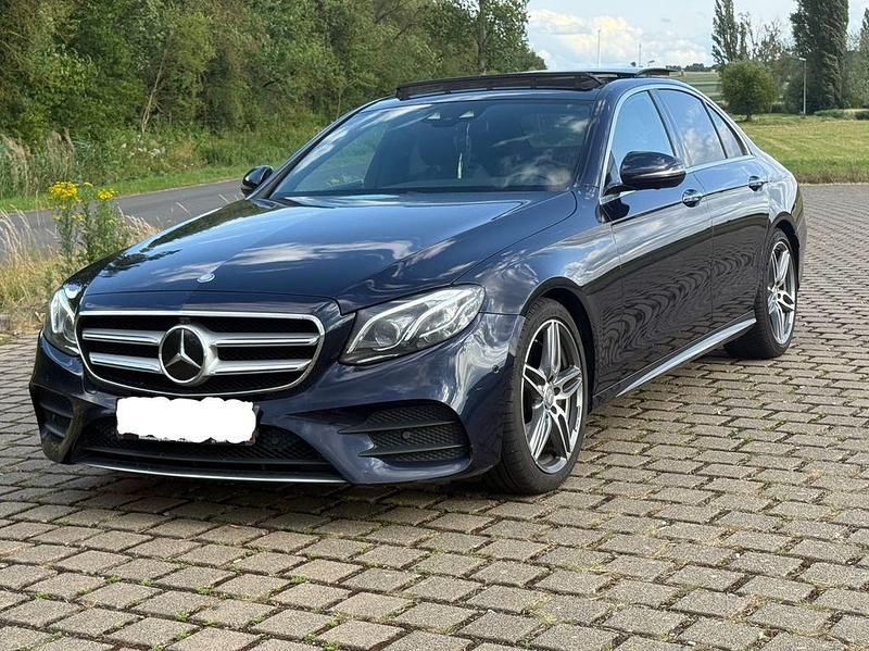 Gebraucht Mercedes E220 AMG line 194 PS (142 kW) 2017 Blau Limousine
