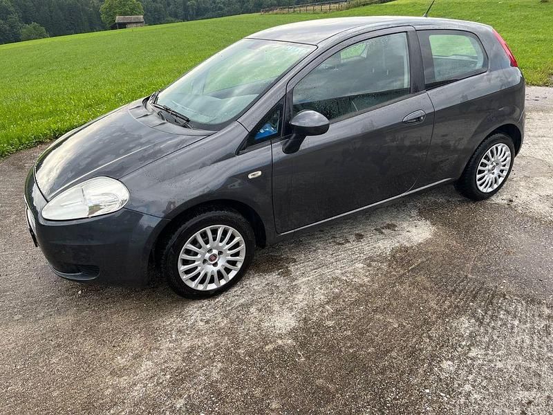 Grau Gebraucht 2009 Fiat Punto Active Kleinwagen | 2.300 € (Fairer Preis) - Bild 1/4