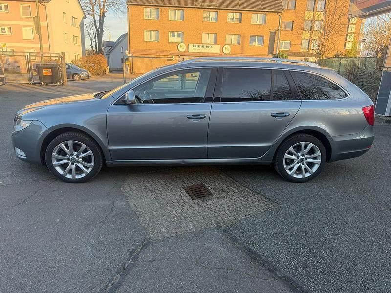 Gebraucht Skoda Superb Ambition 160 PS (117 kW) 2009 Grau Kombi