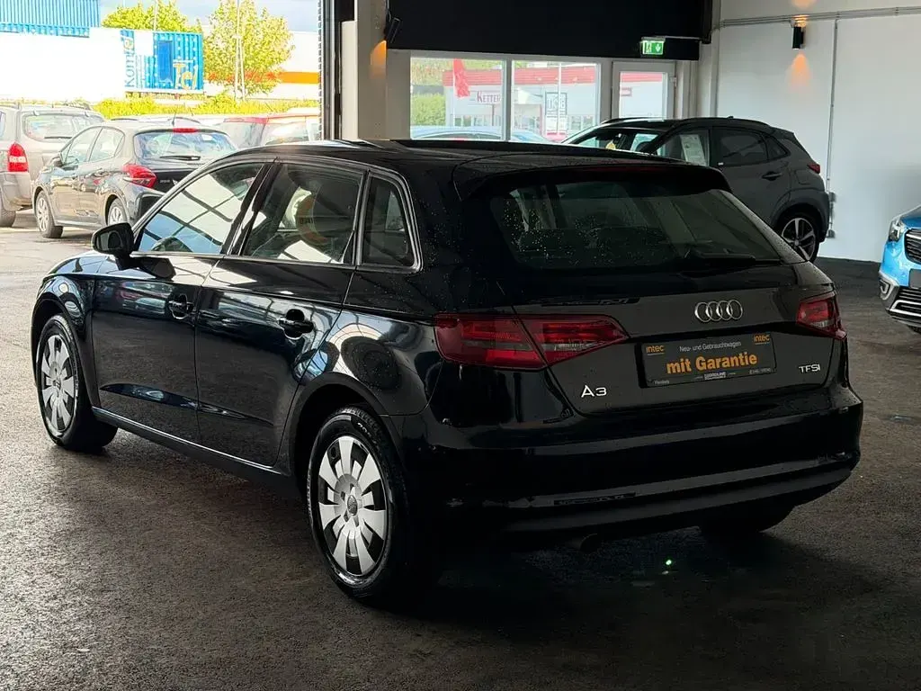 Gebraucht Audi A3 Attraction 110 PS (80 kW) 2015 Schwarz Limousine