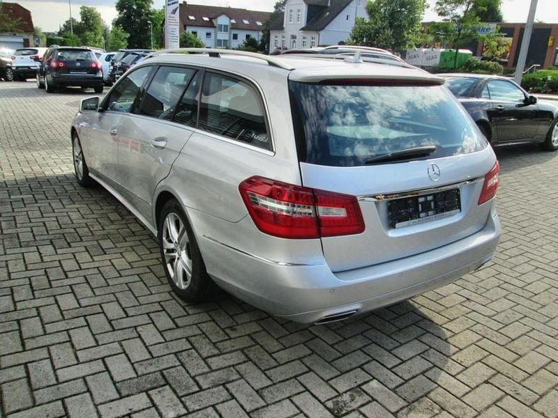 Gebraucht Mercedes E220 Avantgarde 170 PS (125 kW) 2011 Silber Kombi