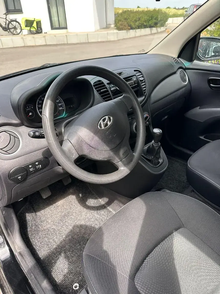 Gebraucht Hyundai i10 Classic 69 PS (50 kW) 2013 Silber Kleinwagen
