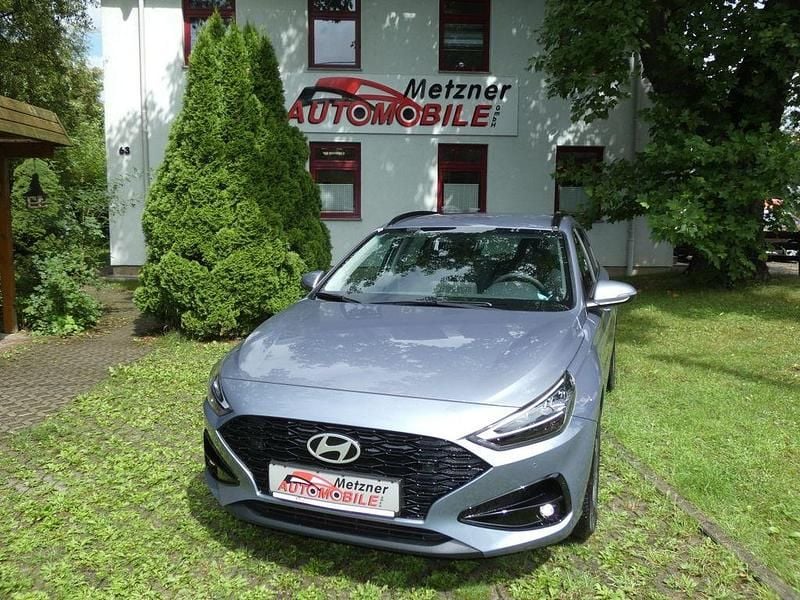Neu Hyundai i30 140 PS (102 kW) 2025 Blau Limousine