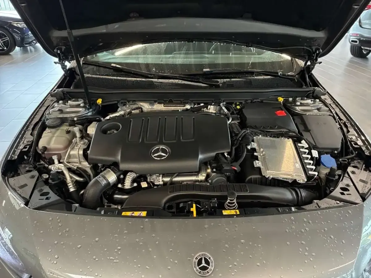 Gebraucht Mercedes A200 Progressive 150 PS (110 kW) 2025 Grau Limousine