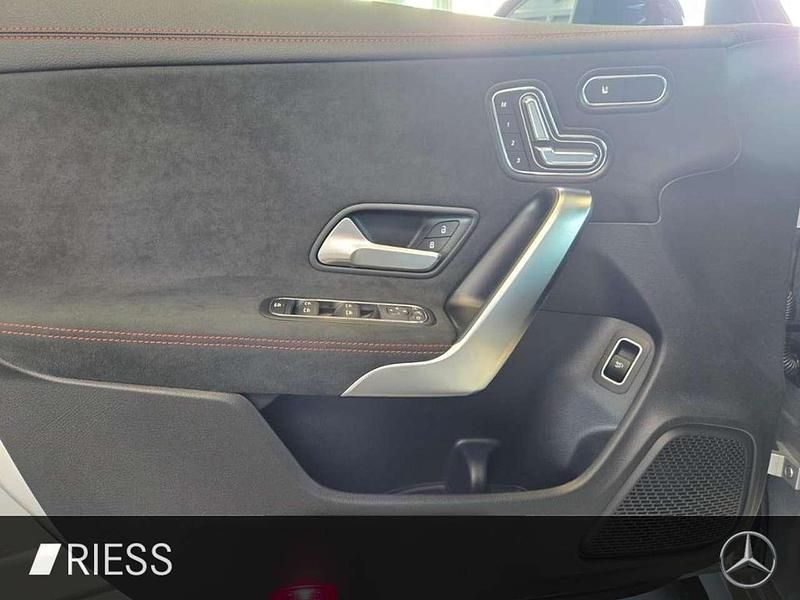 Gebraucht Mercedes CLA220 AMG 190 PS (139 kW) 2025 Hightech silver Limousine