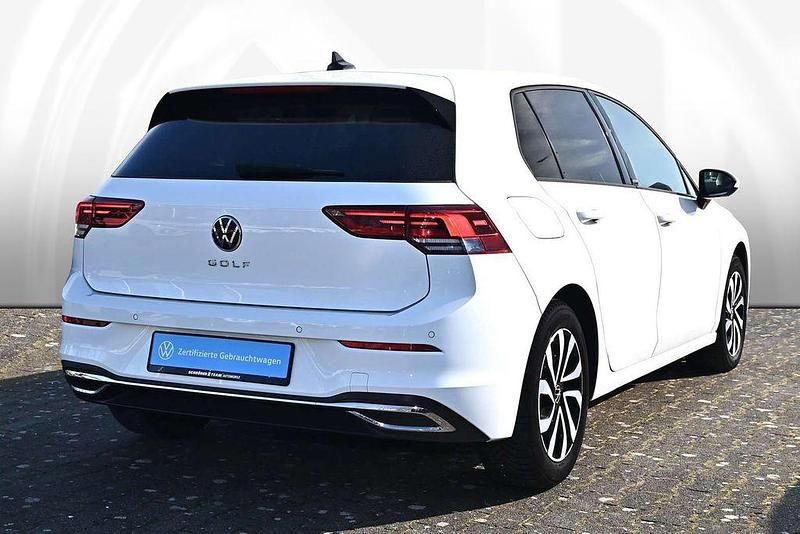 Gebraucht VW Golf VIII Active 150 PS (110 kW) 2023 Weiß Limousine