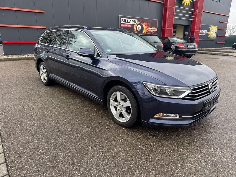 Gebraucht VW Passat Comfortline 150 PS (110 kW) 2016 Blau Kombi
