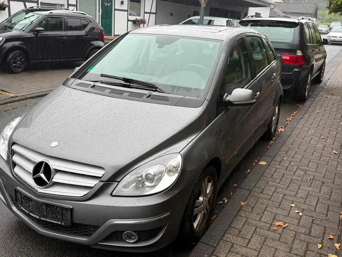 Gebraucht Mercedes B200 140 PS (102 kW) 2008 Grau Van / Kleinbus