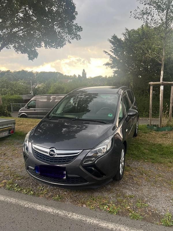 Grau Gebraucht 2012 Opel Zafira Tourer Van / Kleinbus | 4.200 € (Superpreis) - Bild 1/4