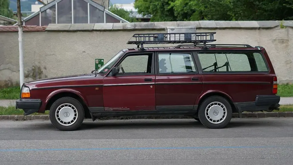 Gebraucht Volvo 240 116 PS (85 kW) 1992 Rot Limousine