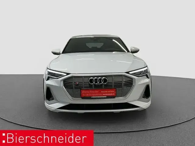 Używany Audi e-tron Ambiente 369 kW (503 KM) 2023 Biały SUV