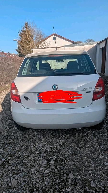 Gebraucht Skoda Fabia 60 PS (44 kW) 2011 Weiß Kleinwagen