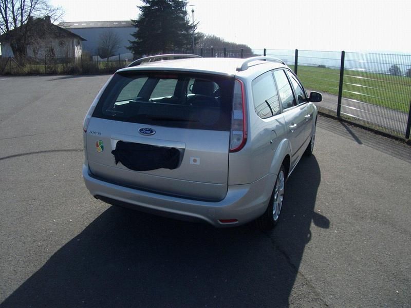 Gebraucht Ford Focus Sport 100 PS (73 kW) 2009 Silber Kombi