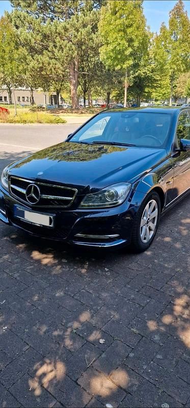 Gebraucht Mercedes C200 184 PS (135 kW) 2011 Blau Limousine