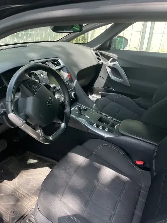 Gebraucht DS Automobiles DS5 163 PS (119 kW) 2016 Violett Kleinwagen
