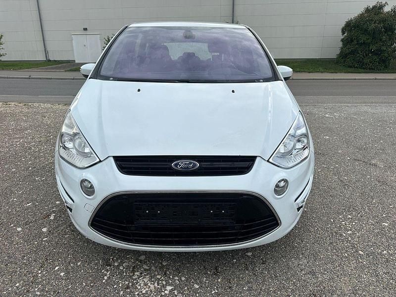 Weiß Gebraucht 2011 Ford S-MAX Titanium Van / Kleinbus | 3.800 € (Superpreis) - Bild 1/4