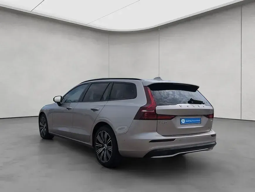 Second-hand Volvo V60 Plus 197 CP (144 kW) 2025 Argintiu Break