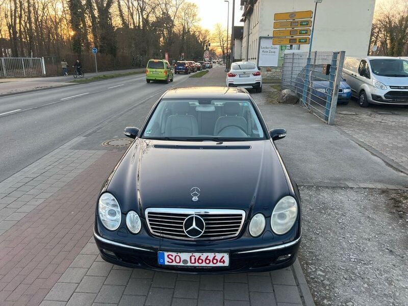 Gebraucht Mercedes E350 272 PS (200 kW) 2005 Blau Limousine