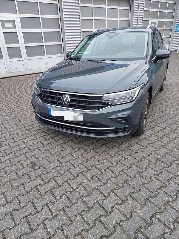Gebraucht VW Tiguan Move 150 PS (110 kW) 2024 Grau SUV
