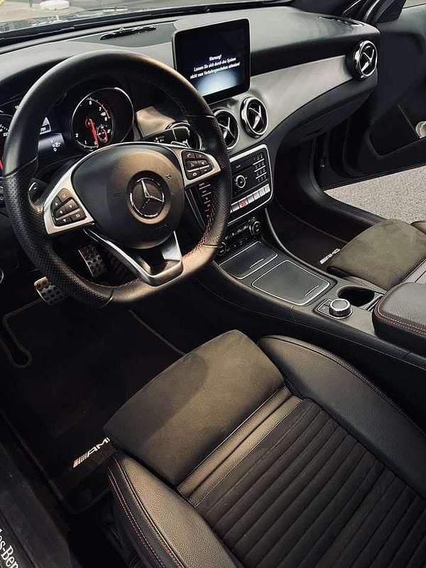 Gebraucht Mercedes GLA250 AMG line 211 PS (155 kW) 2019 Grau SUV