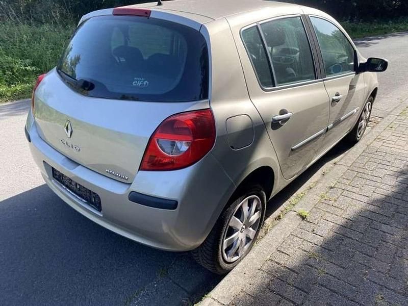 Gebraucht Renault Clio II Dynamique 88 PS (64 kW) 2006 Gold Limousine