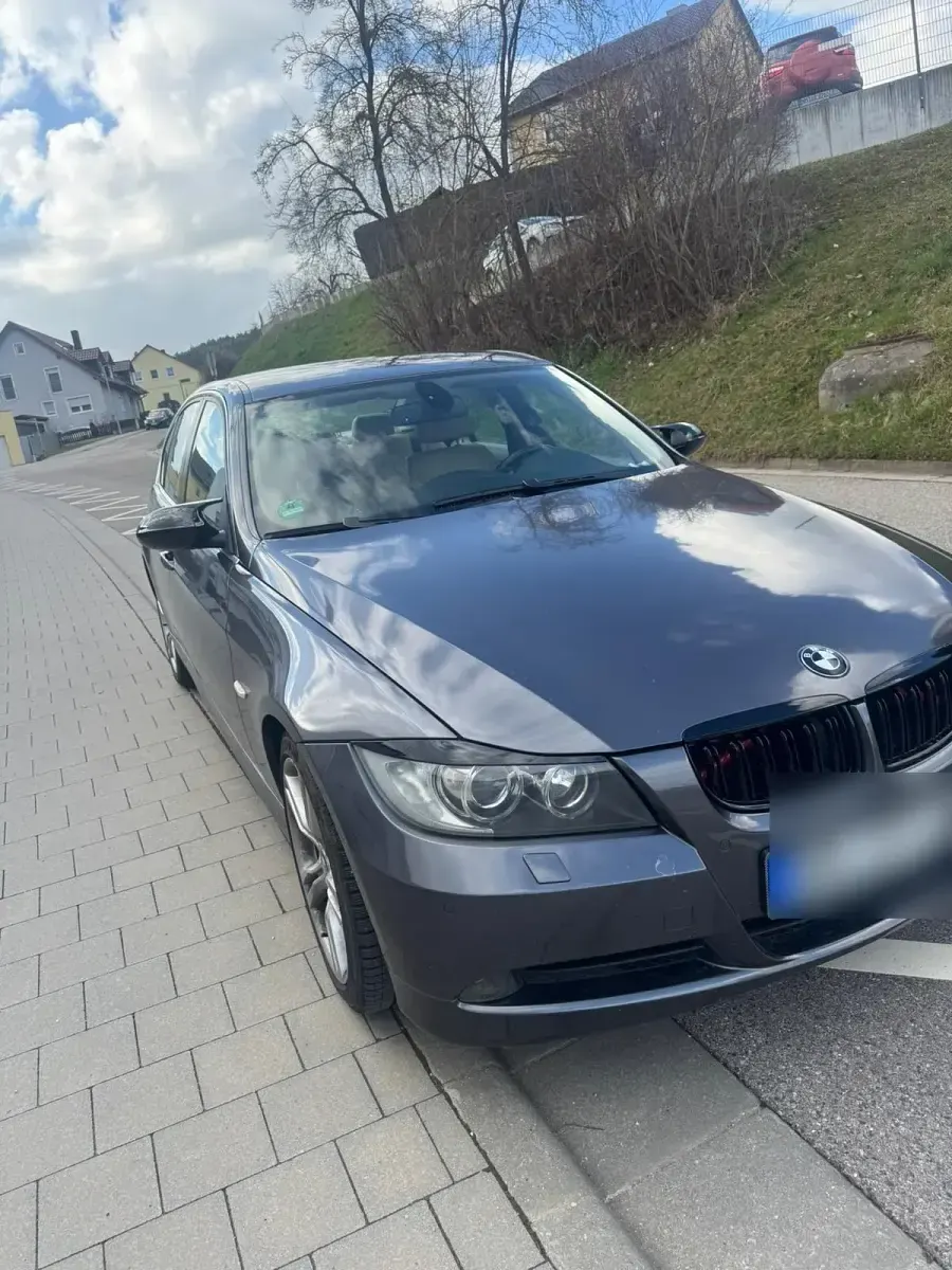 Gebraucht BMW 325 218 PS (160 kW) 2007 Grau Limousine