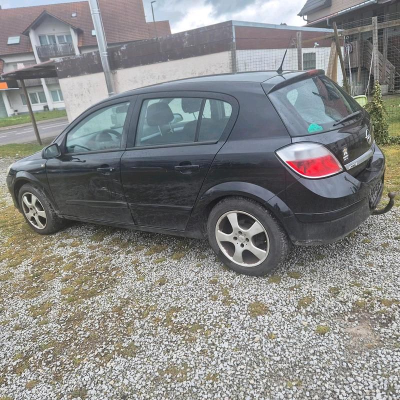 Gebraucht Opel Astra 104 PS (76 kW) 2005 Schwarz Limousine