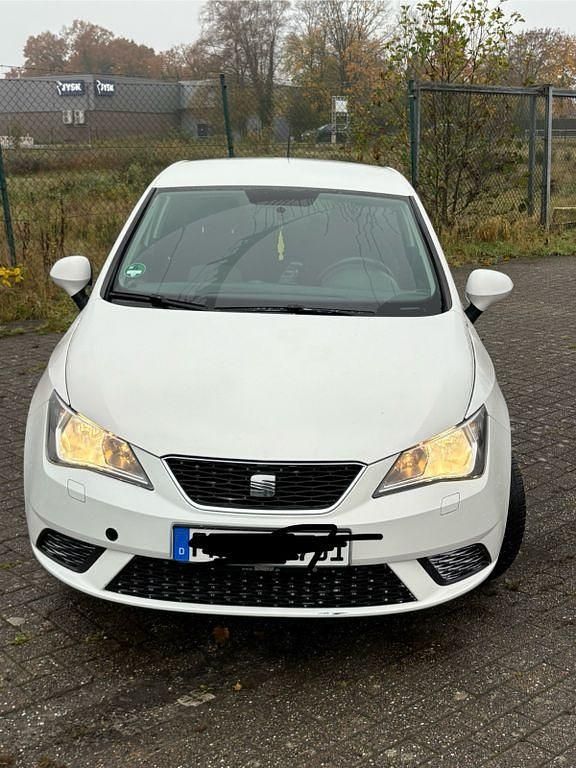 Weiß Gebraucht 2012 Seat Ibiza SC Style Kleinwagen | 4.100 € (Fairer Preis) - Bild 1/4