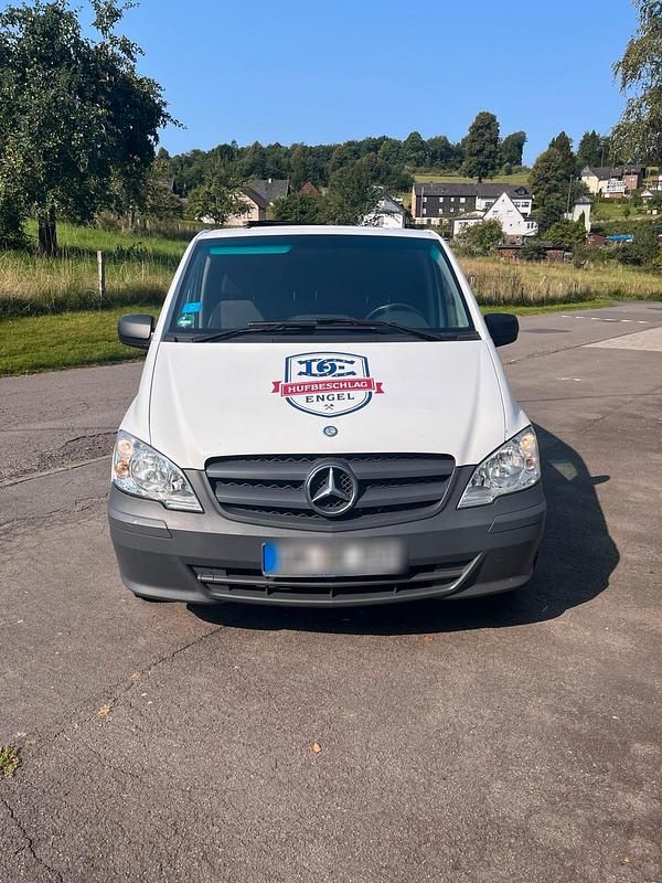 Weiß Gebraucht 2014 Mercedes Vito Van / Kleinbus | 20.199 € - Bild 1/4