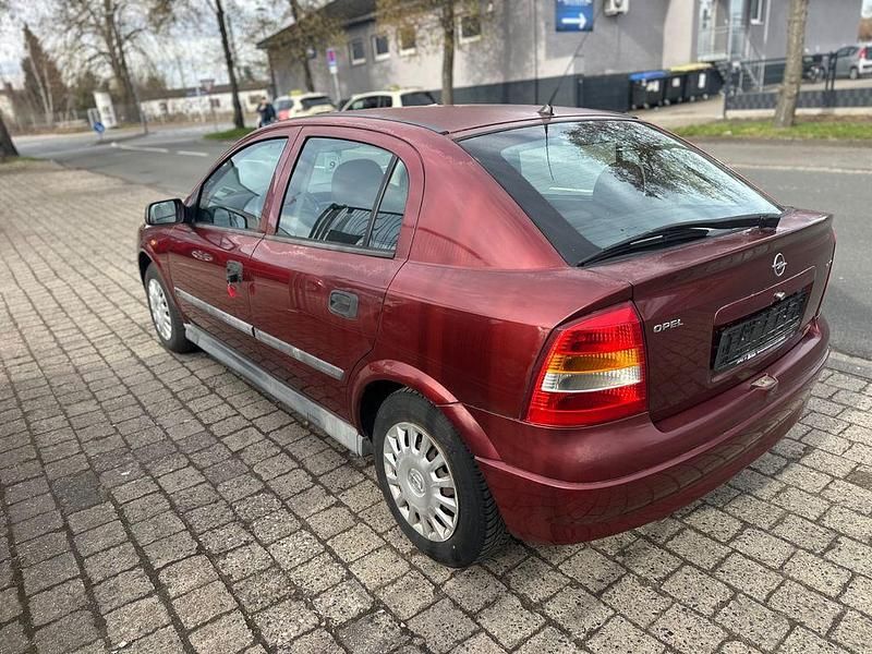 Gebraucht Opel Astra Elegance 101 PS (74 kW) 1998 Violet Limousine