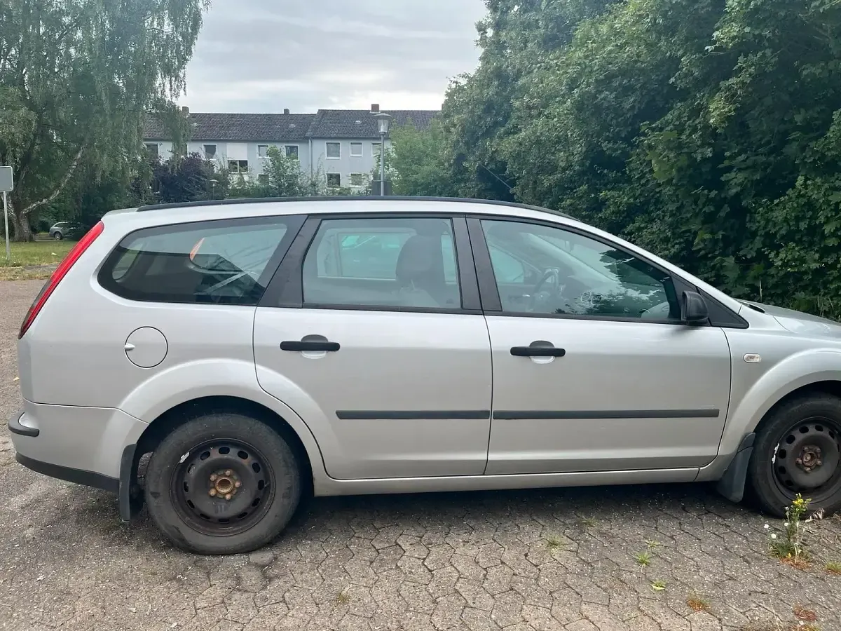 Gebraucht Ford Focus 101 PS (74 kW) 2005 Silber Kombi