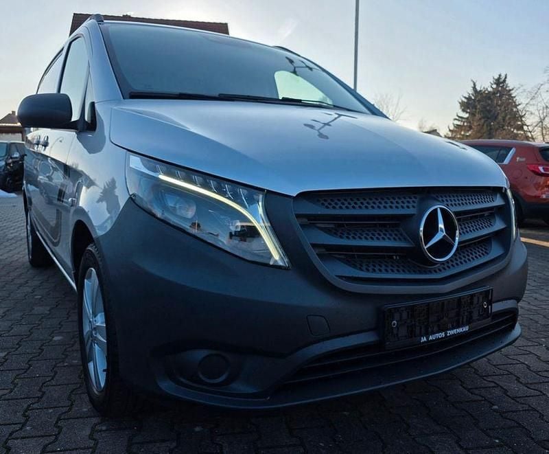 Gebraucht Mercedes Vito 163 PS (119 kW) 2023 Silber Van
