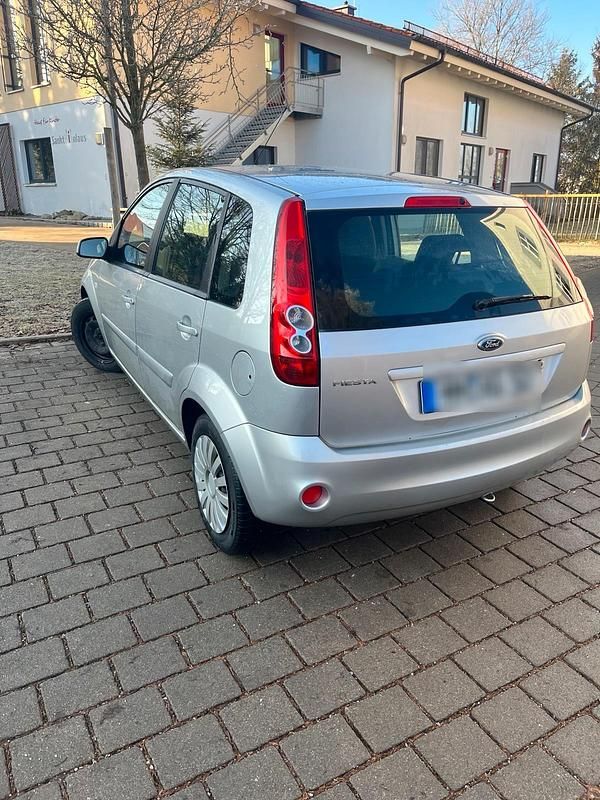 Gebraucht Ford Fiesta 80 PS (58 kW) 2008 Silber Kleinwagen