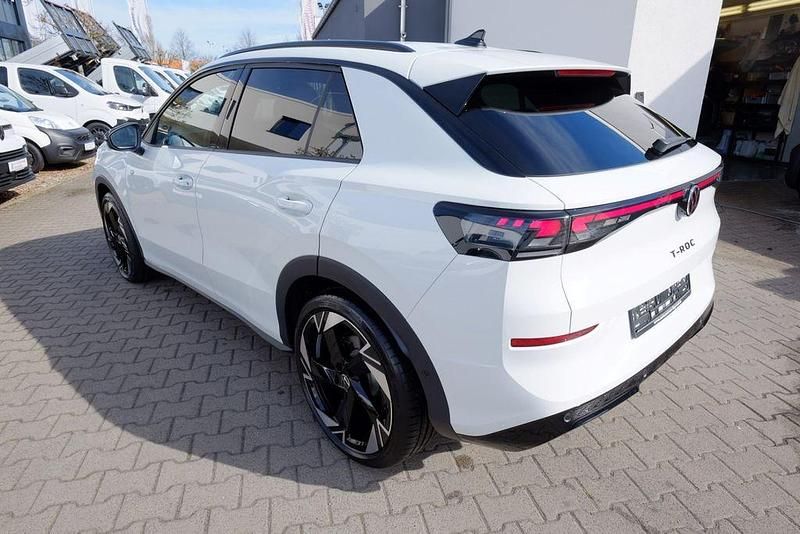 Second-hand VW T-Roc R-line 150 CP (110 kW) 2026 Alb SUV