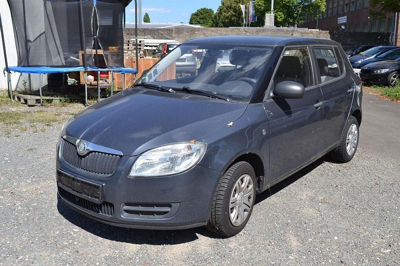 Grau Gebraucht 2009 Skoda Fabia Kleinwagen | 890 € (Guter Preis) - Bild 1/4