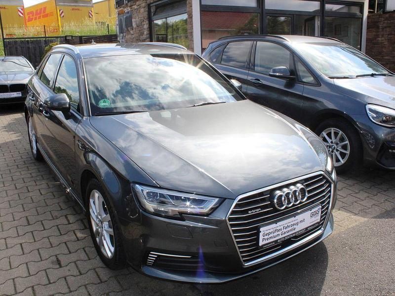 Grau Gebraucht 2018 Audi e-tron Sportback S-Line SUV | 19.500 € - Bild 1/4