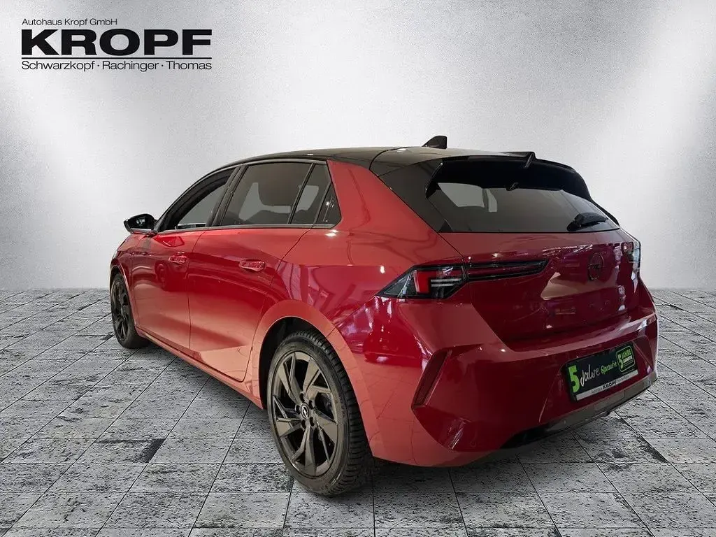 Gebraucht Opel Astra 136 PS (100 kW) 2024 Lackierung peperoncino red/typ Kleinwagen
